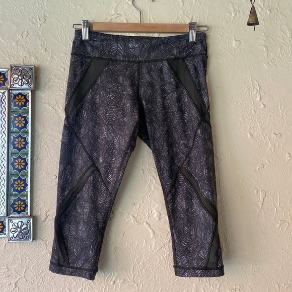 Lululemon Leafy 🍃 Cropped Leggings size 4/6 - Picture 5 of 6